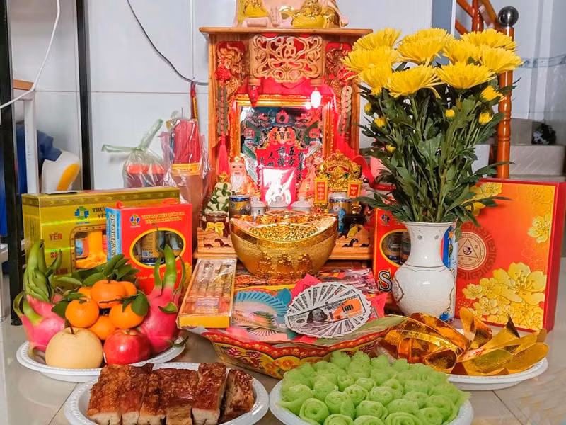 Chỉ khi Thần tài được an vị chuẩn chỉnh thì việc thờ cúng mới linh ứng. Cúng Thần tài Rằm tháng 7 cũng như những mâm cúng khác, cách sắp xếp mâm cúng hợp lý vừa đẹp mắt vừa bày tỏ tấm lòng tri ân của gia chủ. Do vậy, hãy chuẩn bị sớm để công việc thờ cúng được chu tất nhé! (Thông tin trong bài chỉ mang tính tham khảo).