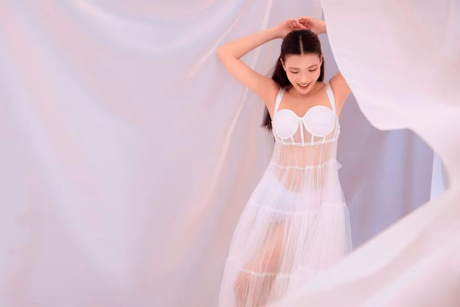 Thuý Diễm gợi cảm đón tuổi mới - Hình 4 Thuy Diem goi cam don tuoi moi-Hinh-4