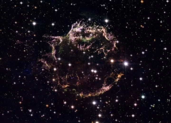 Cassiopeia A là những gì còn lại của một vụ nổ siêu tân tinh trong chòm sao Thiên Hậu.