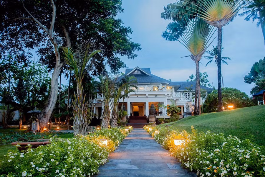 Chiêm ngưỡng 10 biệt thự xa hoa có kiến trúc độc đáo nhất thế giới - Hình 8 Chiem nguong 10 biet thu xa hoa co kien truc doc dao nhat the gioi-Hinh-8
