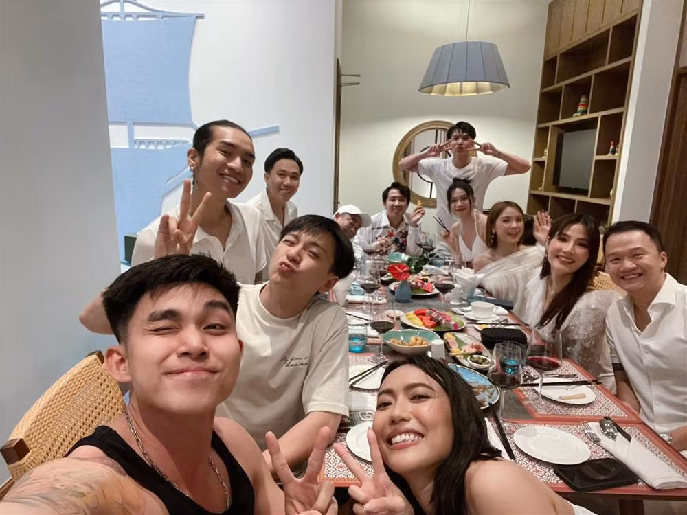 Ăn cưới Diệu Nhi, một cặp đôi Vbiz được mong "chốt đơn lẹ" - Hình 4 An cuoi Dieu Nhi, mot cap doi Vbiz duoc mong