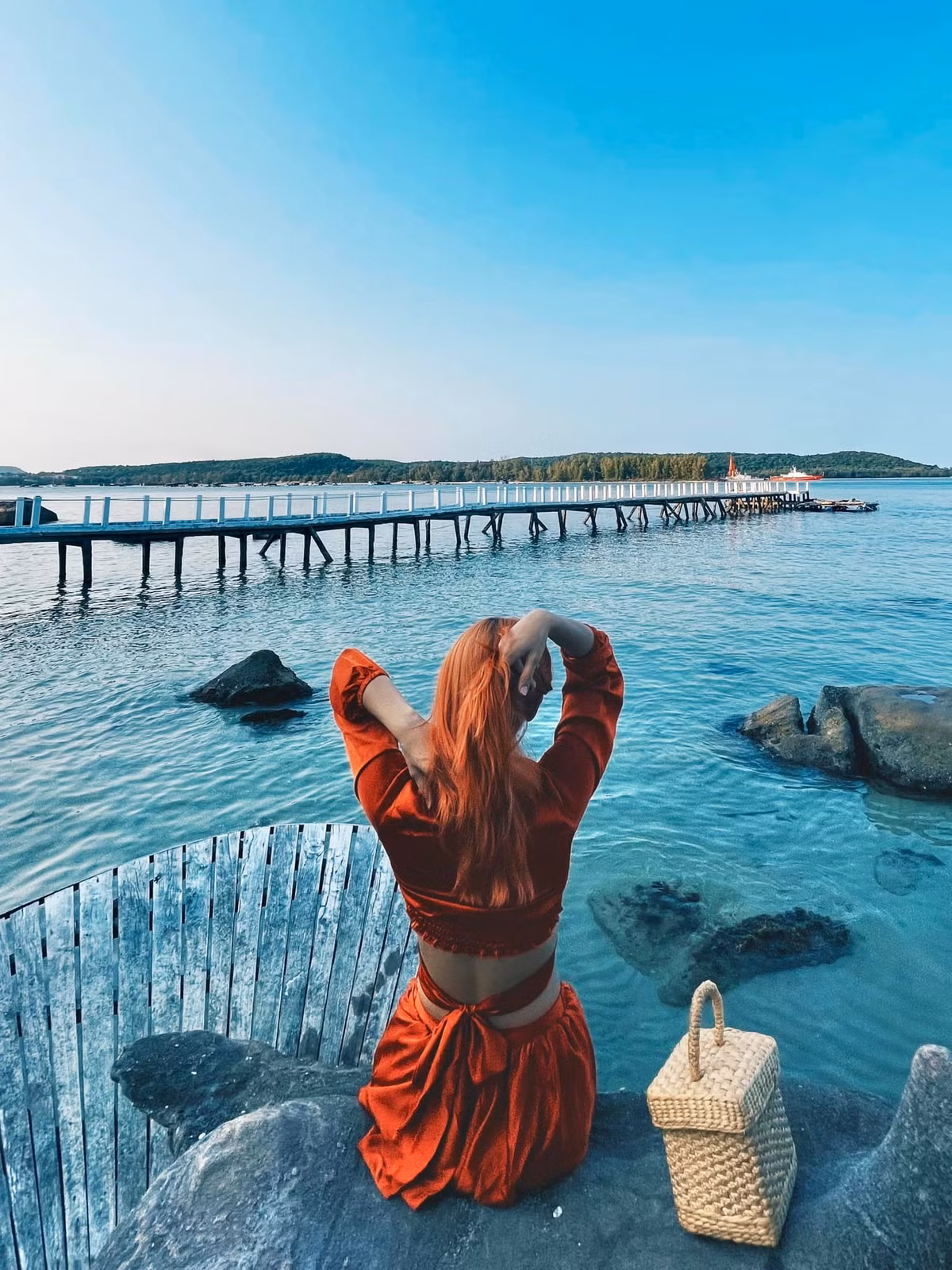 Tuy vậy, cách tạo dáng chuyên nghiệp cũng giúp Mai Ngô phô diễn được hình thể