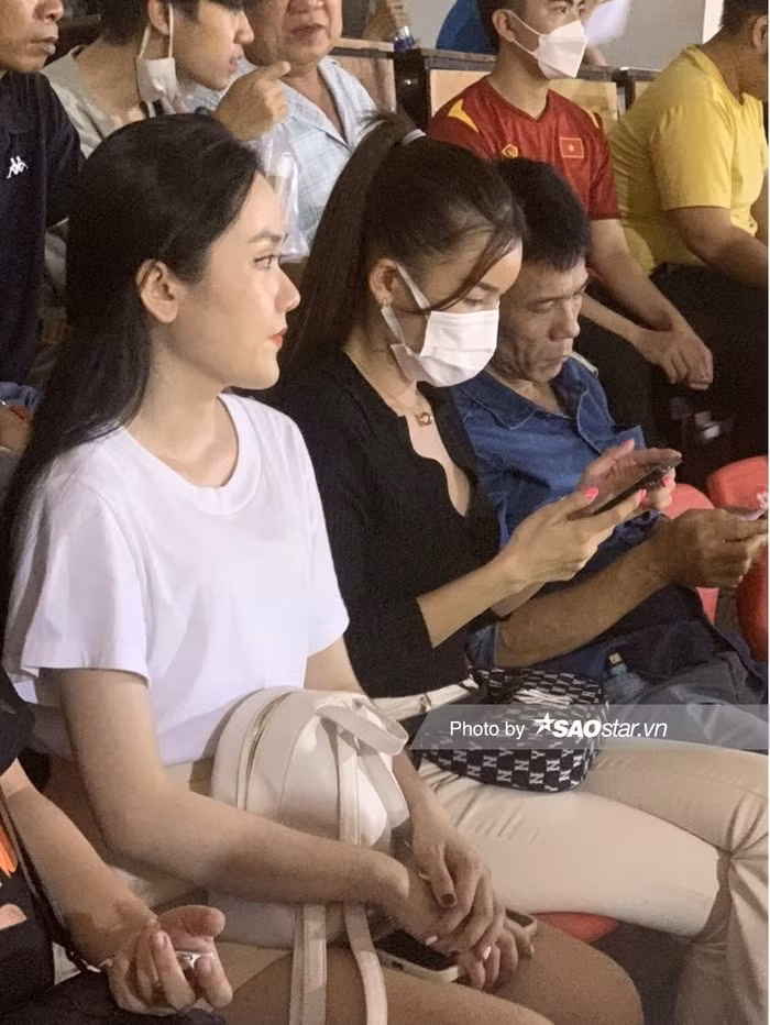Thân hình bốc lửa của người tình 4 năm yêu xa Đặng Văn Lâm Than hinh boc lua cua nguoi tinh 4 nam yeu xa Dang Van Lam