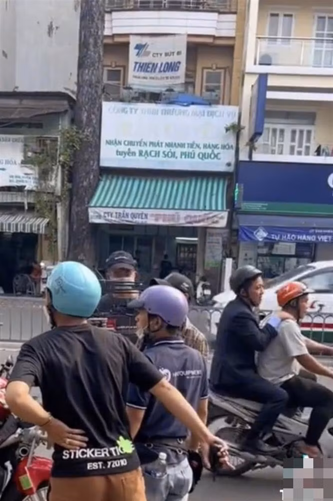 Truong Giang mac vest di xe om, tuong ngoi cuc hai-Hinh-4