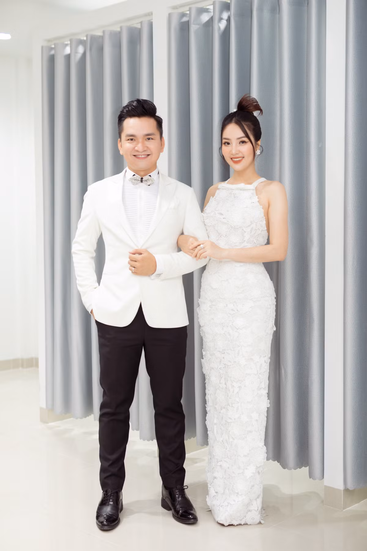 Á hậu Thuỵ Vân gặp sự cố, dẫn sóng trực tiếp A hau Thuy Van gap su co, dan song truc tiep
