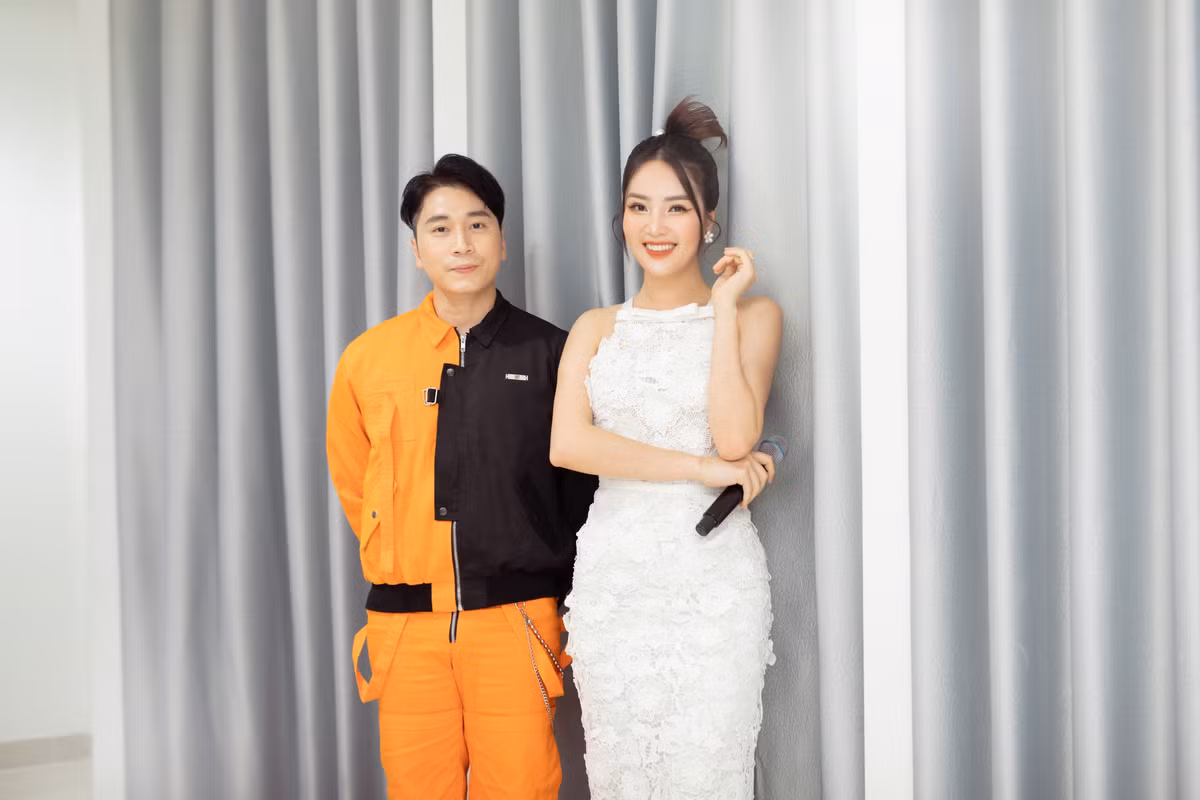 Á hậu Thuỵ Vân gặp sự cố, dẫn sóng trực tiếp - Hình 7 A hau Thuy Van gap su co, dan song truc tiep-Hinh-7