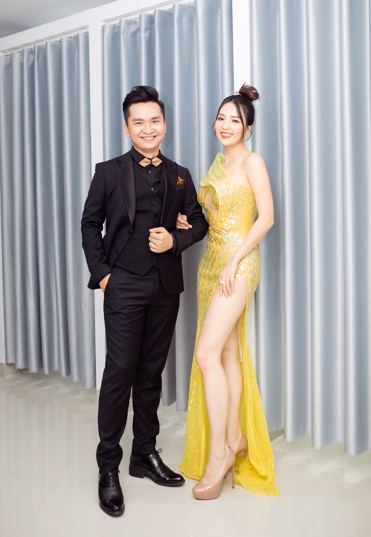 Á hậu Thuỵ Vân gặp sự cố, dẫn sóng trực tiếp - Hình 3 A hau Thuy Van gap su co, dan song truc tiep-Hinh-3