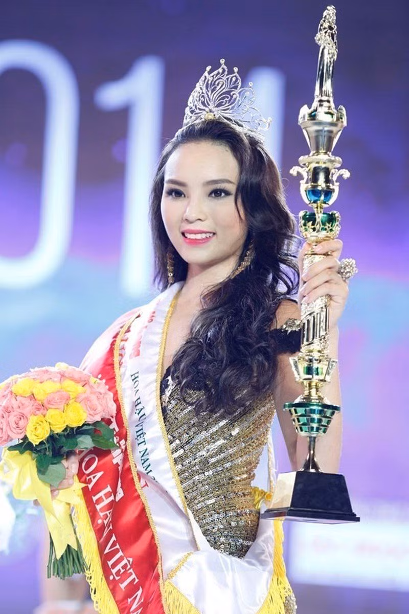 Nhung my nhan Viet tu mat tron bau binh ngay cang Vline-Hinh-11