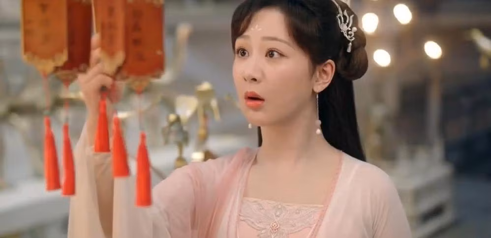 Phim của Dương Tử ngập tràn tình tiết vô lý, 'trêu đùa IQ' khán giả - Hình 3 Phim cua Duong Tu ngap tran tinh tiet vo ly, 'treu dua IQ' khan gia-Hinh-3
