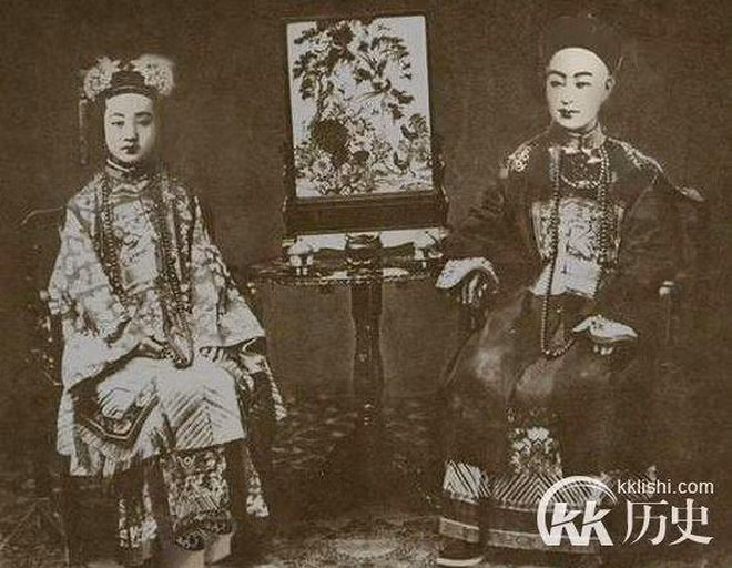 3 cau trang troi cua ai phi Thanh trieu, Tu Hi phai so