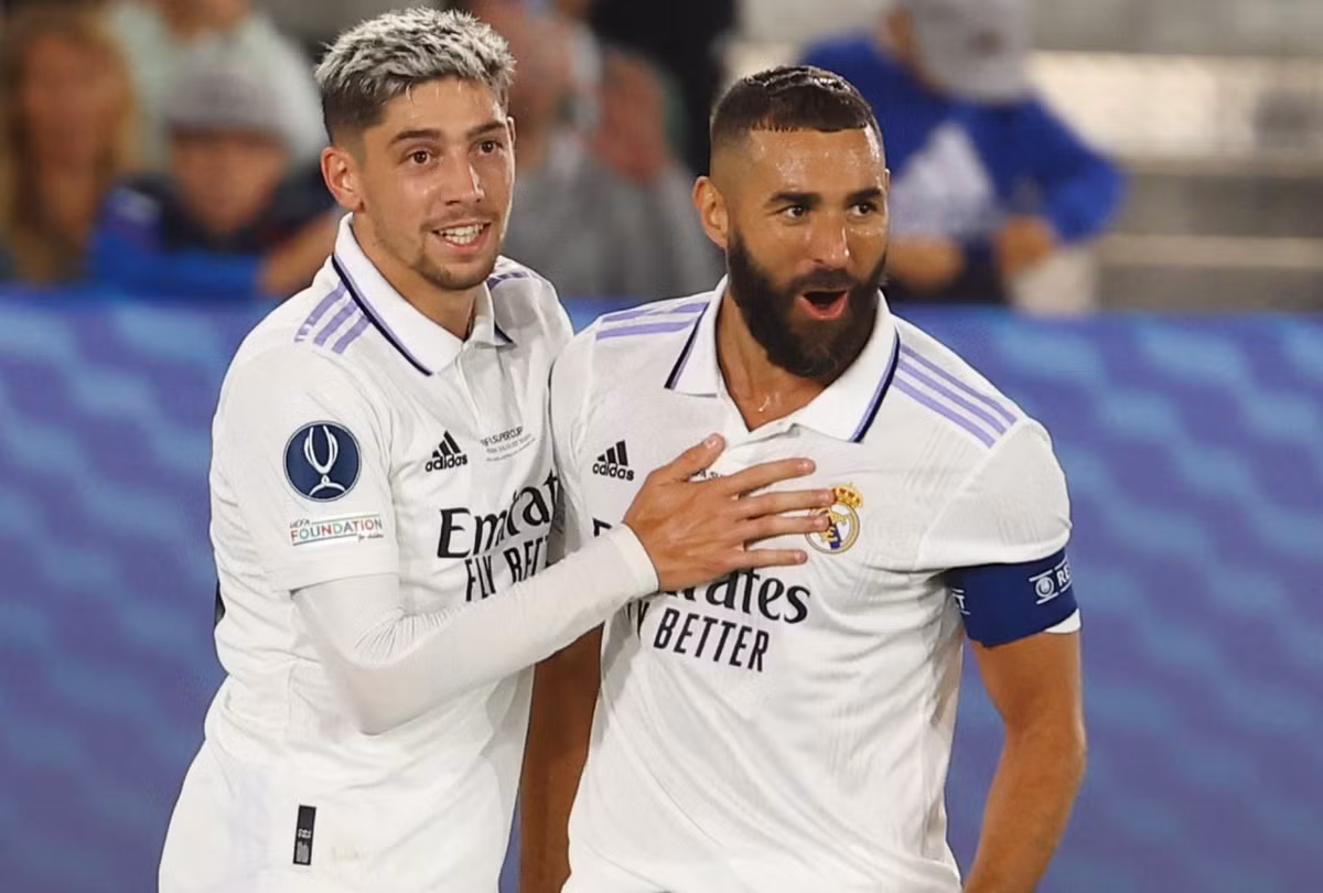 Phút 65, Karim Benzema tỏa sáng với pha dứt điểm một chạm để ấn định thắng lợi 2-0 cho đội bóng Hoàng gia Tây Ban Nha. Đây cũng là lần đầu tiên sau 5 năm, "Los Blancos" được nâng cao Siêu cúp Châu Âu.