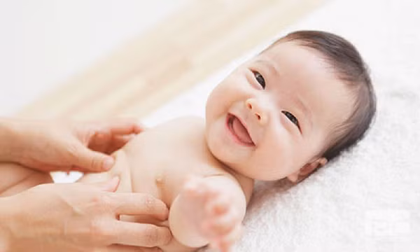 Khi trưởng thành, được quý nhân phù trợ, giúp đỡ, tài vận của họ mới bộc lộ hết tài năng. Sau năm 35 tuổi, công việc của họ sẽ hanh thông, được quý nhân giúp đỡ nên tài lộc trong tương lai sẽ tăng cao. 