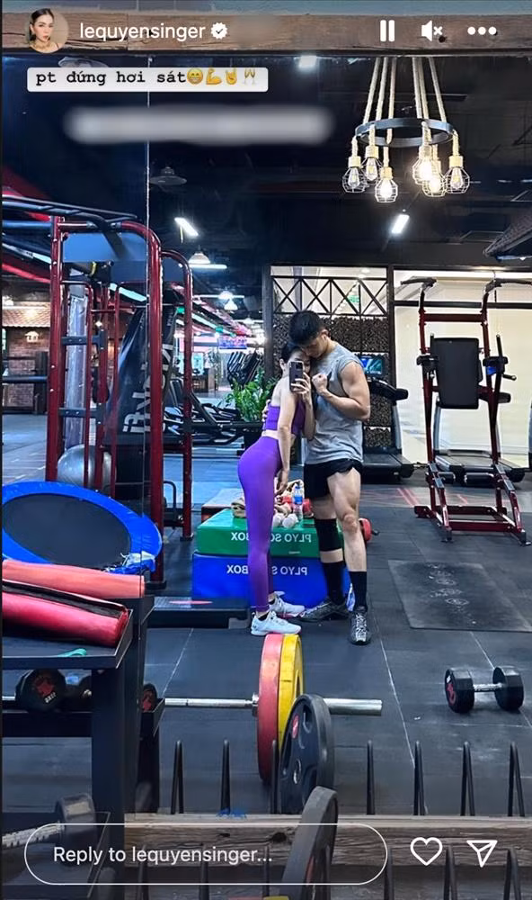 Le Quyen duoc tinh tre om chat giua phong gym-Hinh-3