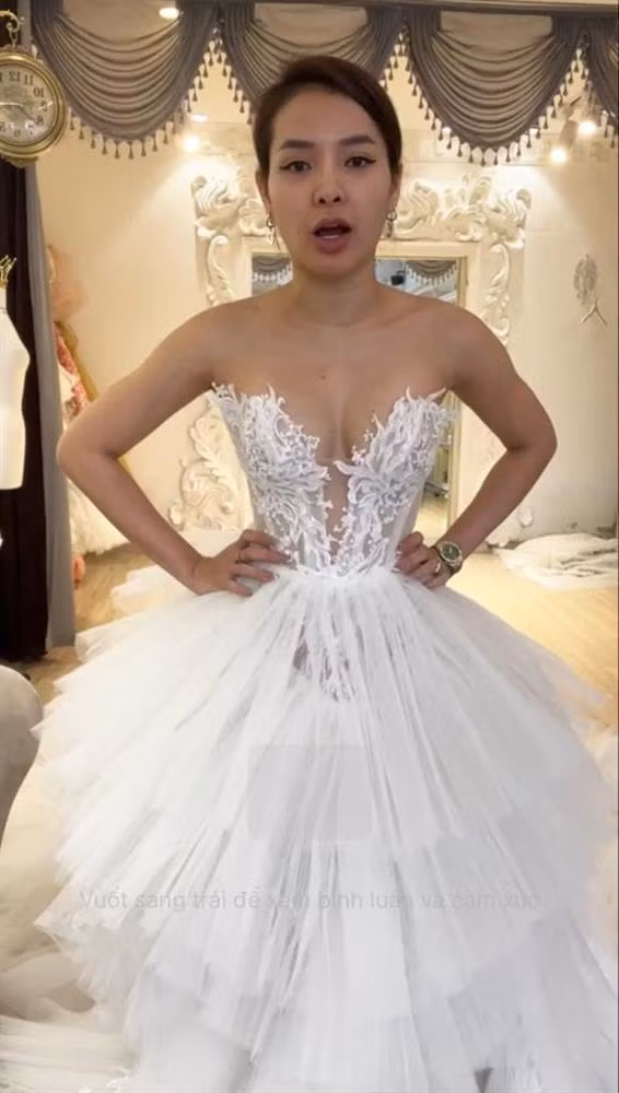 Phuong Trinh Jolie de mat moc, lo bung khi thu vay cuoi lan 2-Hinh-2
