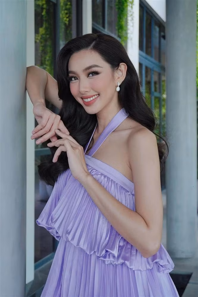 Hoa hau Thuy Tien thich mac dam ngu tu nha ra pho-Hinh-8