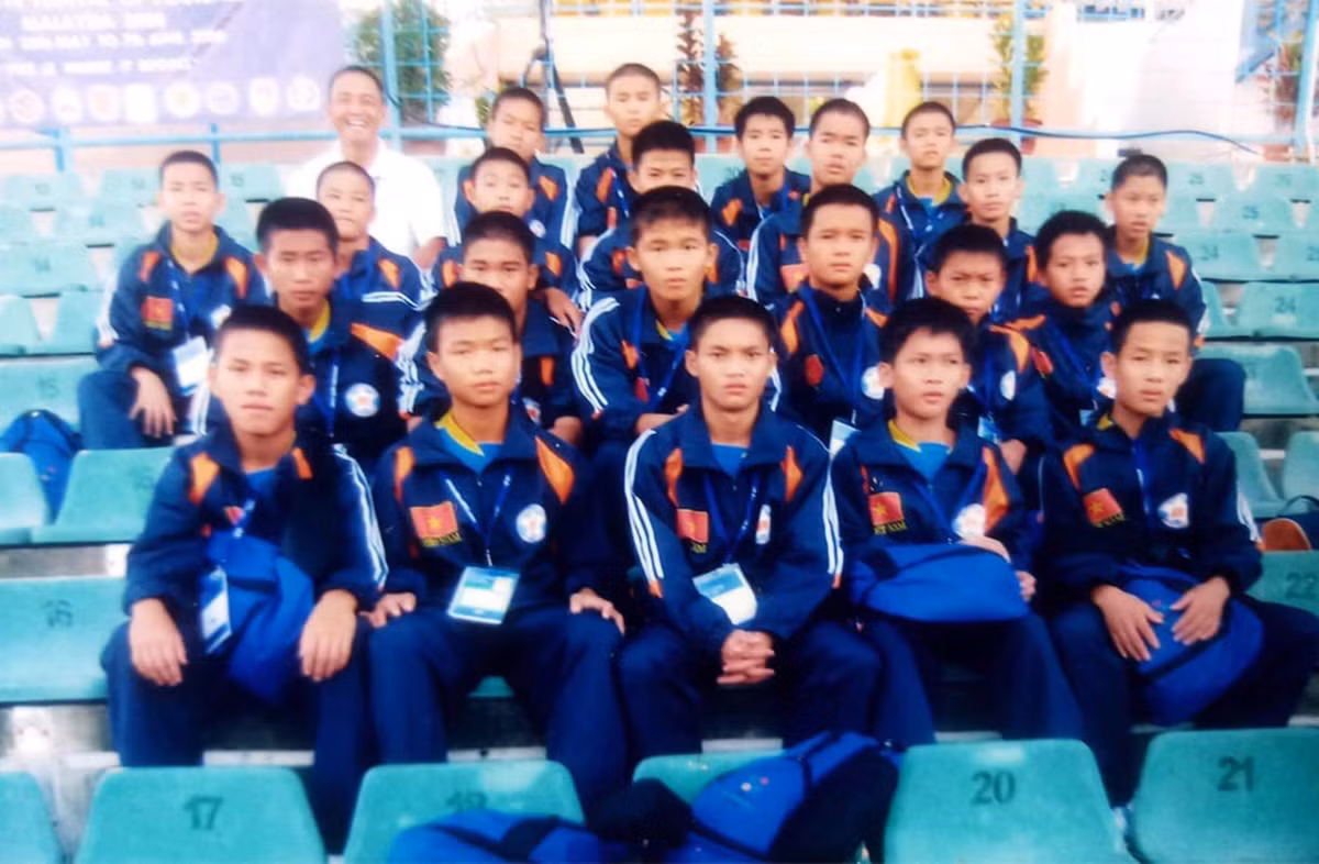 "Thần đồng bóng đá" Việt Nam giải nghệ tuổi 27, đi bán quần áo ảnh 3