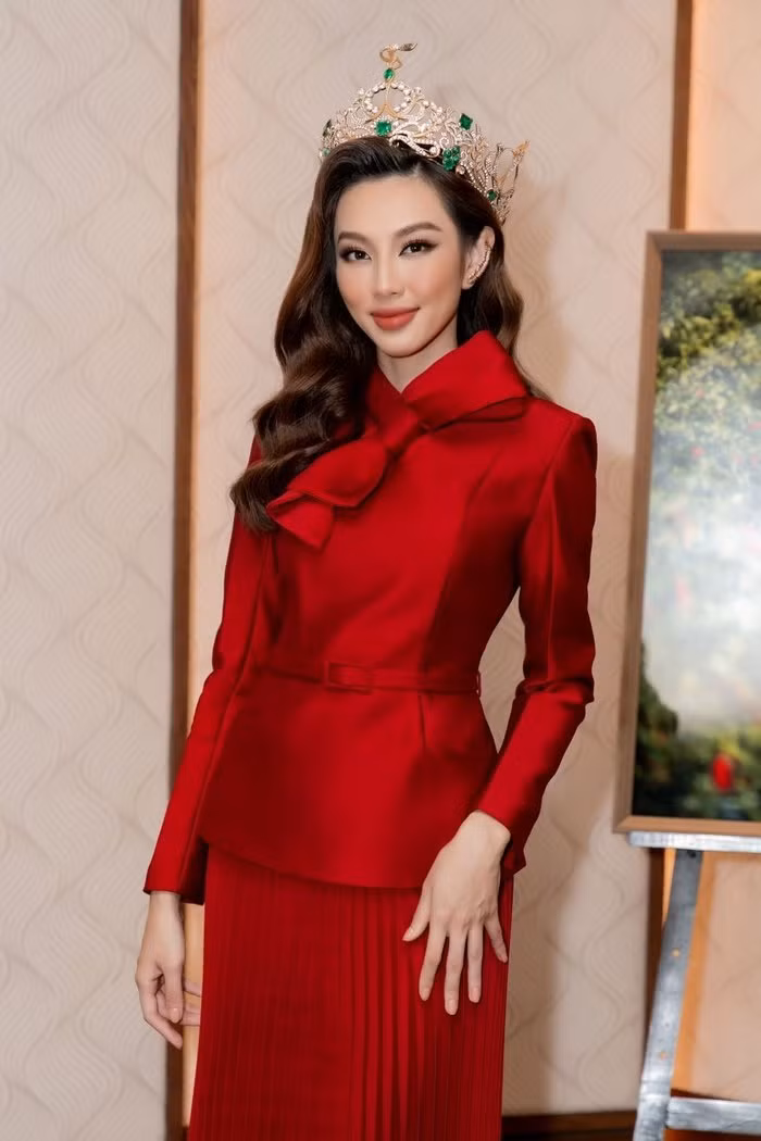 Thùy Tiên là cao thủ diện đồ màu, mặc bộ nào cũng nổi bật - Hình 9 Thuy Tien la cao thu dien do mau, mac bo nao cung noi bat-Hinh-9