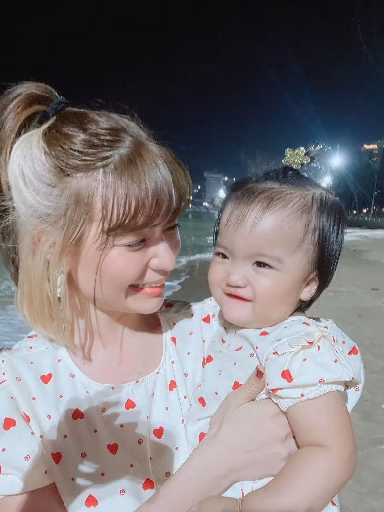 Con gái Mạc Văn Khoa gia nhập hội nhóc tỳ sành điệu nhất Vbiz - Hình 8 Con gai Mac Van Khoa gia nhap hoi nhoc ty sanh dieu nhat Vbiz-Hinh-8