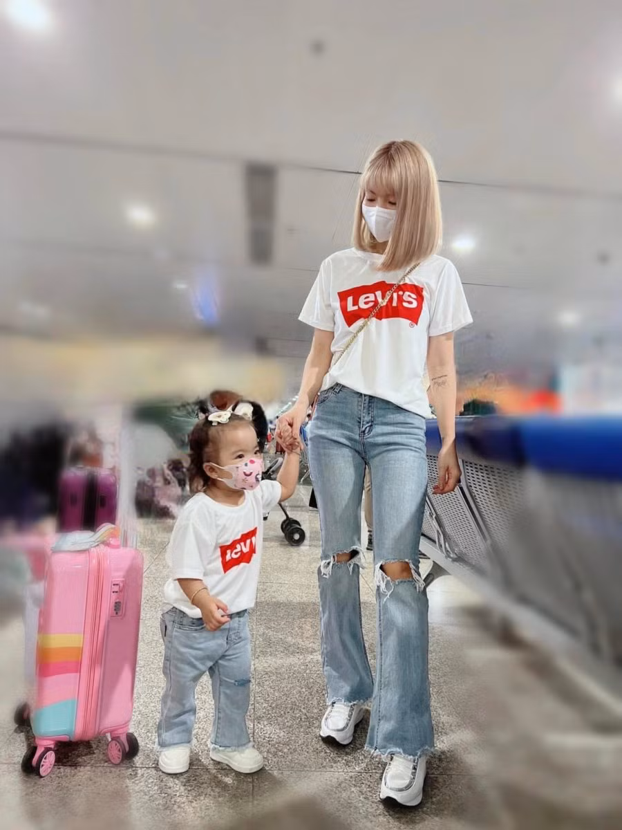 Con gái Mạc Văn Khoa gia nhập hội nhóc tỳ sành điệu nhất Vbiz Con gai Mac Van Khoa gia nhap hoi nhoc ty sanh dieu nhat Vbiz
