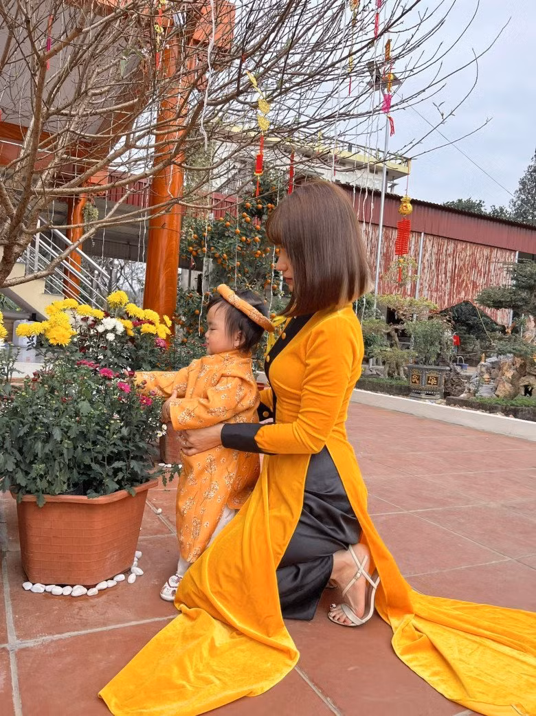 Con gái Mạc Văn Khoa gia nhập hội nhóc tỳ sành điệu nhất Vbiz - Hình 5 Con gai Mac Van Khoa gia nhap hoi nhoc ty sanh dieu nhat Vbiz-Hinh-5