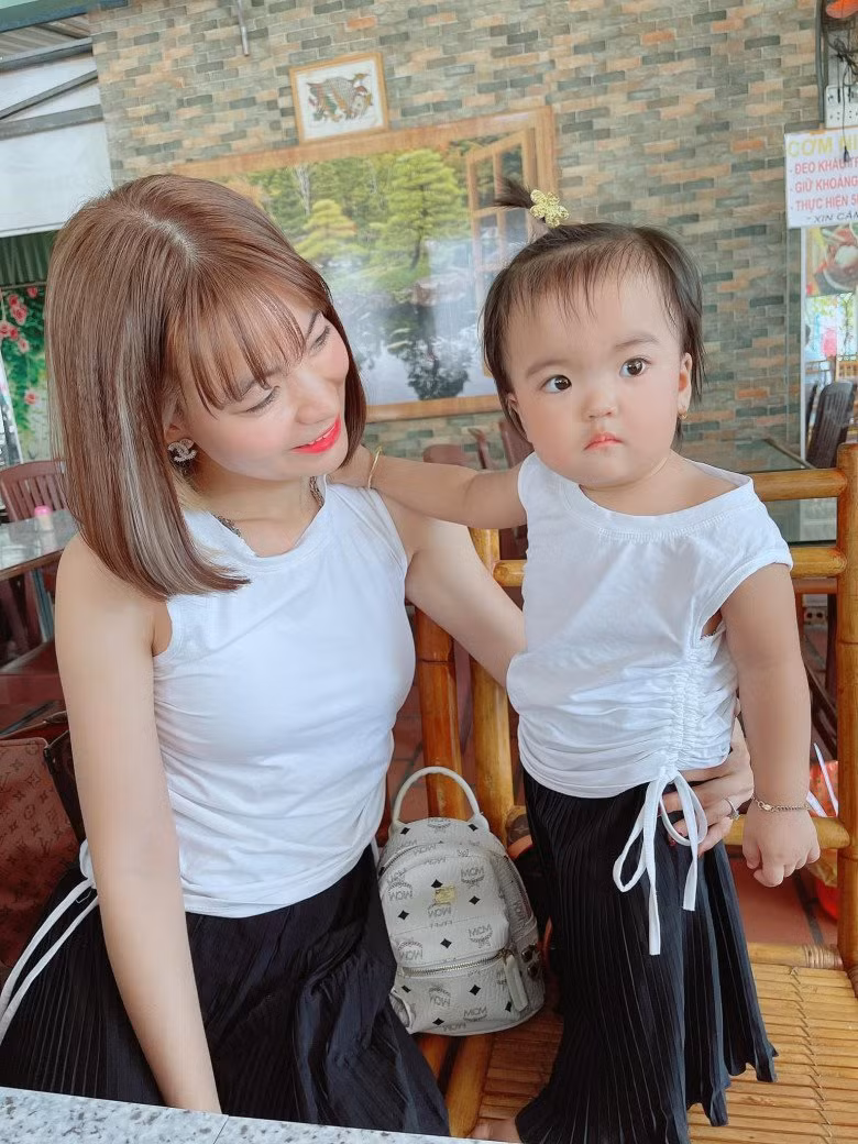 Con gái Mạc Văn Khoa gia nhập hội nhóc tỳ sành điệu nhất Vbiz - Hình 6 Con gai Mac Van Khoa gia nhap hoi nhoc ty sanh dieu nhat Vbiz-Hinh-6