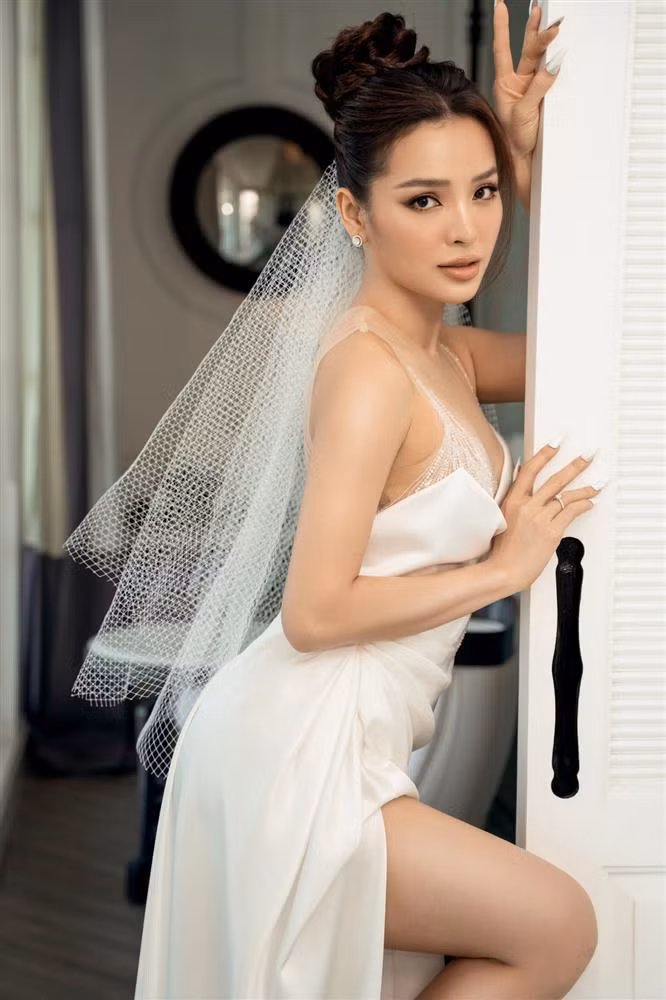 Họ dự kiến tổ chức hai buổi tiệc tại Thành phố Hồ Chí Minh và Phú Quốc. Trong đó tiệc tại Thành phố Hồ Chí Minh dự kiến có khoảng 200 khách mời, cả nhà trai, nhà gái và bạn bè thân thiết và Phú Quốc khoảng 30 người.