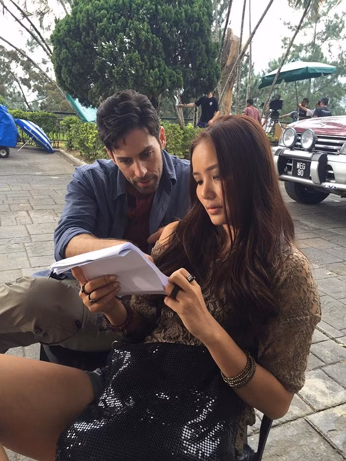 Dù đã lâu không còn hoạt động trong showbiz nhưng cựu người mẫu Phan Như Thảo vẫn nhận được sự quan tâm từ phía người hâm mộ vì hôn nhân ồn ào với đại gia Đức An và màn giảm cân sau sinh ngoạn mục của mình. Mới đây, cô nàng tiếp tục khiến nhiều người bất ngờ khi chia sẻ hình ảnh 7 năm trước với nước da đen nhẻm, khác hoàn toàn so với hiện tại.