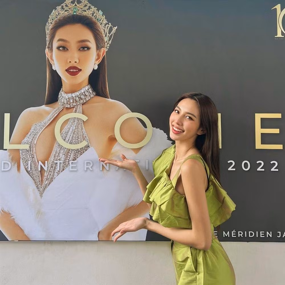 Đăng quang Miss Grand International 2021, Thùy Tiên trở thành niềm tự hào của quốc gia không chỉ bởi lần đầu tiên có người đẹp Việt Nam trở thành Hoa hậu Hòa bình Quốc tế mà còn bởi sự chỉn chu, nỗ lực suốt hành trình đương nhiệm. Tuy nhiên, cũng có không ít lần mỹ nhân 9X mất điểm vì cùng 1 lỗi: mặc đồ nhăn nhúm, nhàu nát.
