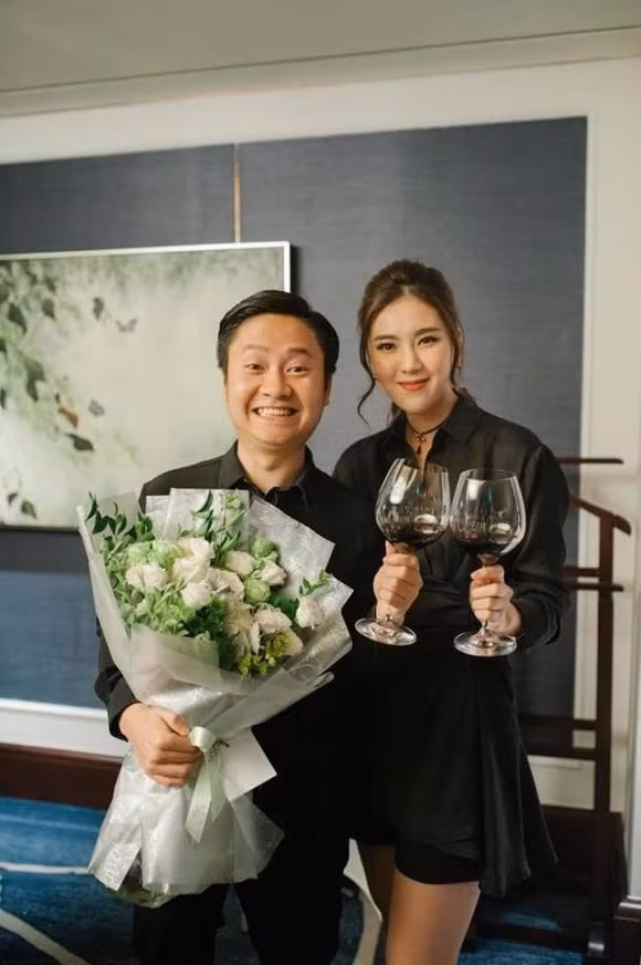 Đến hiện tại, Mai Ngọc vẫn có cuộc sống hạnh phúc dù không thường xuyên đăng ảnh chụp chung với chồng.