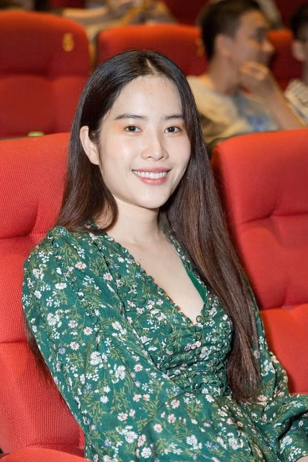 Nguoc doi nhu Nam Em: Trang diem lien tuc bi che tham hoa-Hinh-7