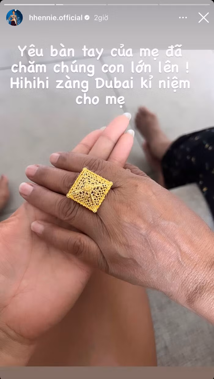 Giàu như H'Hen Niê: Mua vàng từ Dubai, đồng hồ hàng hiệu Giau nhu H'Hen Nie: Mua vang tu Dubai, dong ho hang hieu