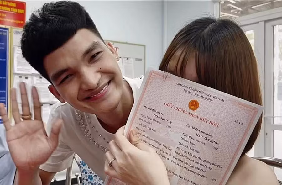 Trao luu khoe giay dang ky ket hon cua sao Viet-Hinh-7