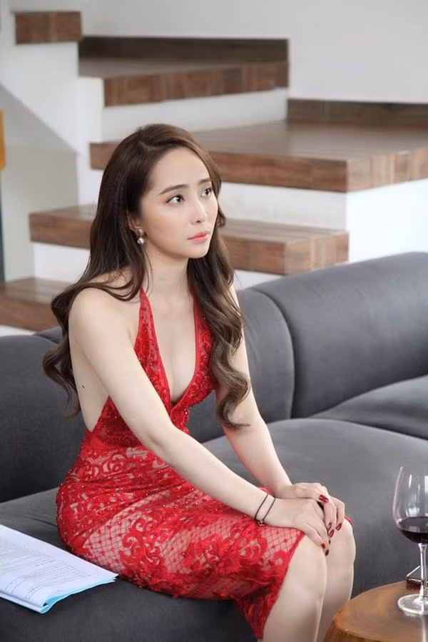 Quỳnh Nga và dàn mỹ nhân Việt thích mặc mát mẻ mặc kệ chỉ trích - Hình 4 Quynh Nga va dan my nhan Viet thich mac mat me mac ke chi trich-Hinh-4