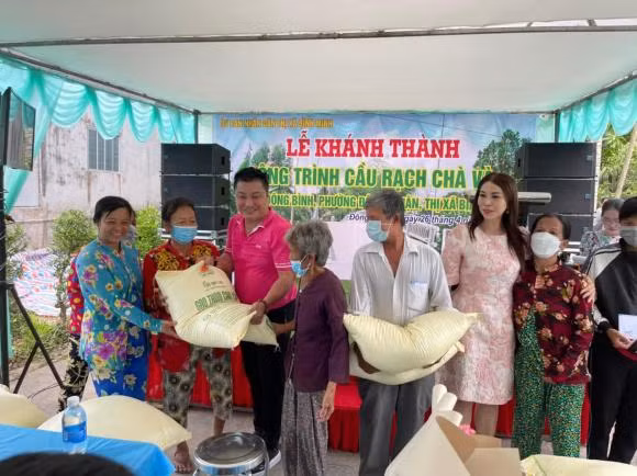 Lý Hùng cùng em gái thực hiện di nguyện cuối cùng của bố ruột ảnh 7 Lý Hùng cùng em gái thực hiện di nguyện cuối cùng của bố ruột ảnh 7