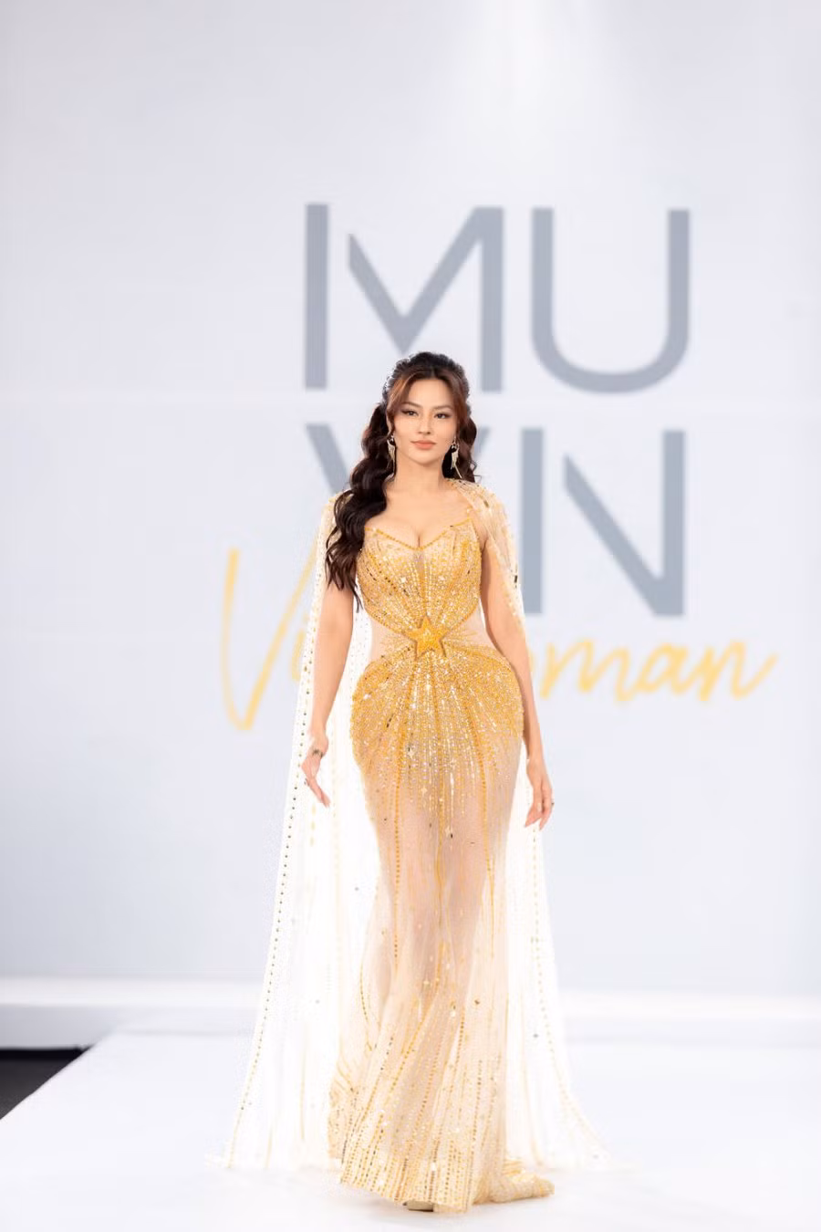 Vòng eo 56cm và đôi chân dài miên man của Vũ Thu Phương - Hình 3 Vong eo 56cm va doi chan dai mien man cua Vu Thu Phuong-Hinh-3
