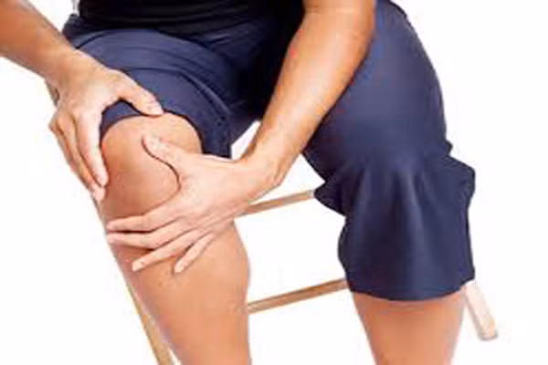 Xuất hiện những cơn đau nhức, nhói hoặc viêm gân. Giai đoạn này sẽ hứng chịu tất cả những thói quen xấu thời trẻ của bạn như tư thế ngồi không phù hợp hay lảng tránh thể dục. Những người mắc bệnh tiểu đường lại càng thường xuyên có những cơn đau nhức hơn.