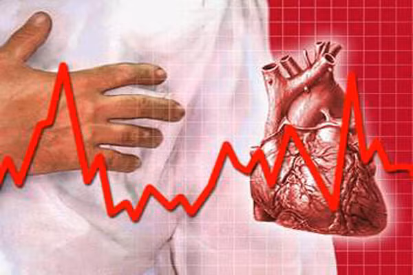 Đây là dấu hiệu của bệnh tim mạch, chẳng hạn như bệnh động mạch vành hoặc suy tim, bệnh phổi, viêm phổi, hoặc ung thư phổi. Trong một số trường hợp, bệnh viêm đường ruột và bệnh xơ gan cũng gây ra hiện tượng này.