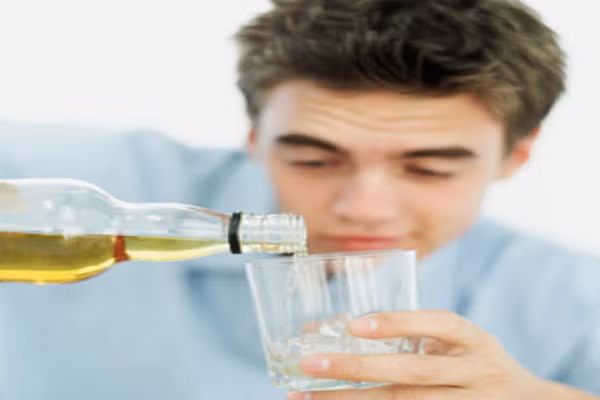 Nó đặc biệt thích lang thang trong não, tại đây nó khiến hệ thống thần kinh trung ương bị ức chế không kiểm soát được các chức năng cơ thể khiến bạn chao đảo, nôn, run rẩy, đổ mồ hôi, lo lắng, đau đầu và rối loạn cảm giác.