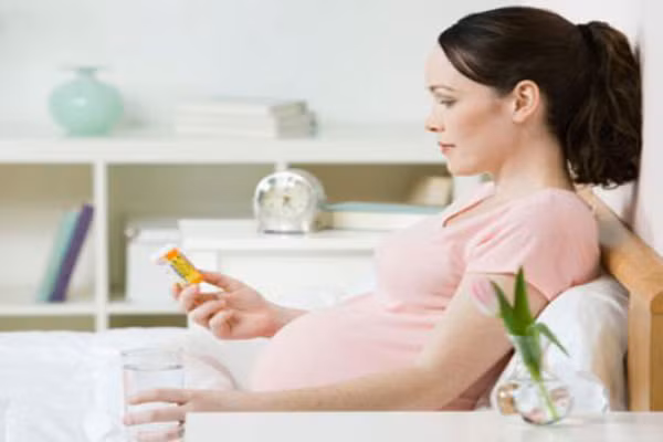Uống vitamin trước khi mang thai là không tốt. Điều này không hẳn đã đúng. Với những người nạp dưỡng chất đầy đủ từ thực phẩm hàng ngày thì không cần viatmin. Tuy nhiên, để đủ dưỡng chất cho cả mẹ và bé, bạn nên dùng vitamin trước khi có ý định mang thai 3 tháng.