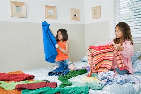 8. Bề ngoài là rất quan trọng. Cô bé nên được biết rằng diện mạo cá nhân và quần áo phù hợp cho các sự kiện khác nhau là rất cần thiết trong suốt cuộc đời mình.