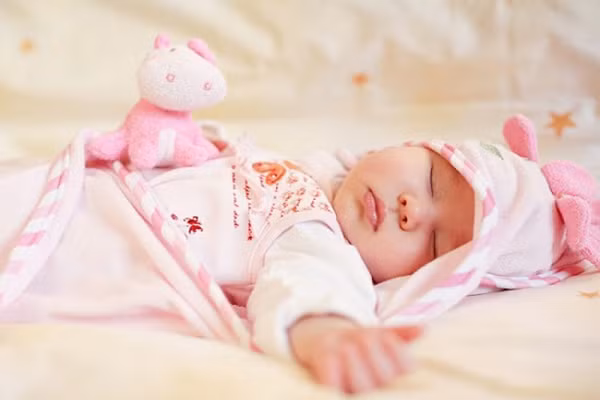 Nên sử dụng túi ngủ cho trẻ sơ sinh dưới 3 tuổi. Tuy nhiên, nếu bé quen và yêu thích chiếc tổ ấm áp này thì bạn vẫn có thể tiếp tục sử dụng khi bé lớn hơn.