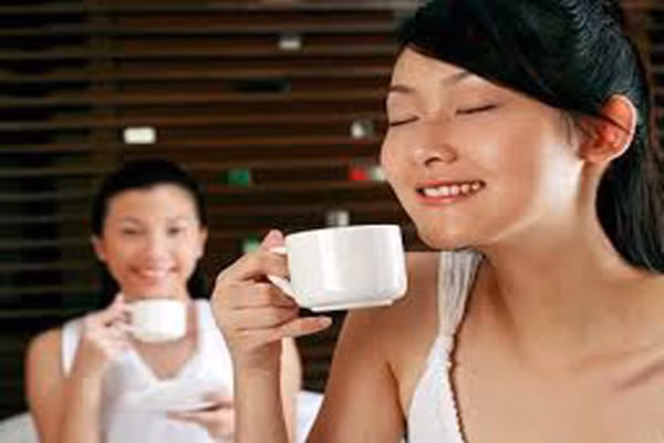 Những tác động trên phụ thuộc vào rất nhiều thứ bao gồm nhóm máu, cân nặng và tuổi tác. Đối với một số người một ly cà phê sẽ tạo được cảm giác hưng phấn nhưng đối với người khác có thể phải uống tới 3 ly.