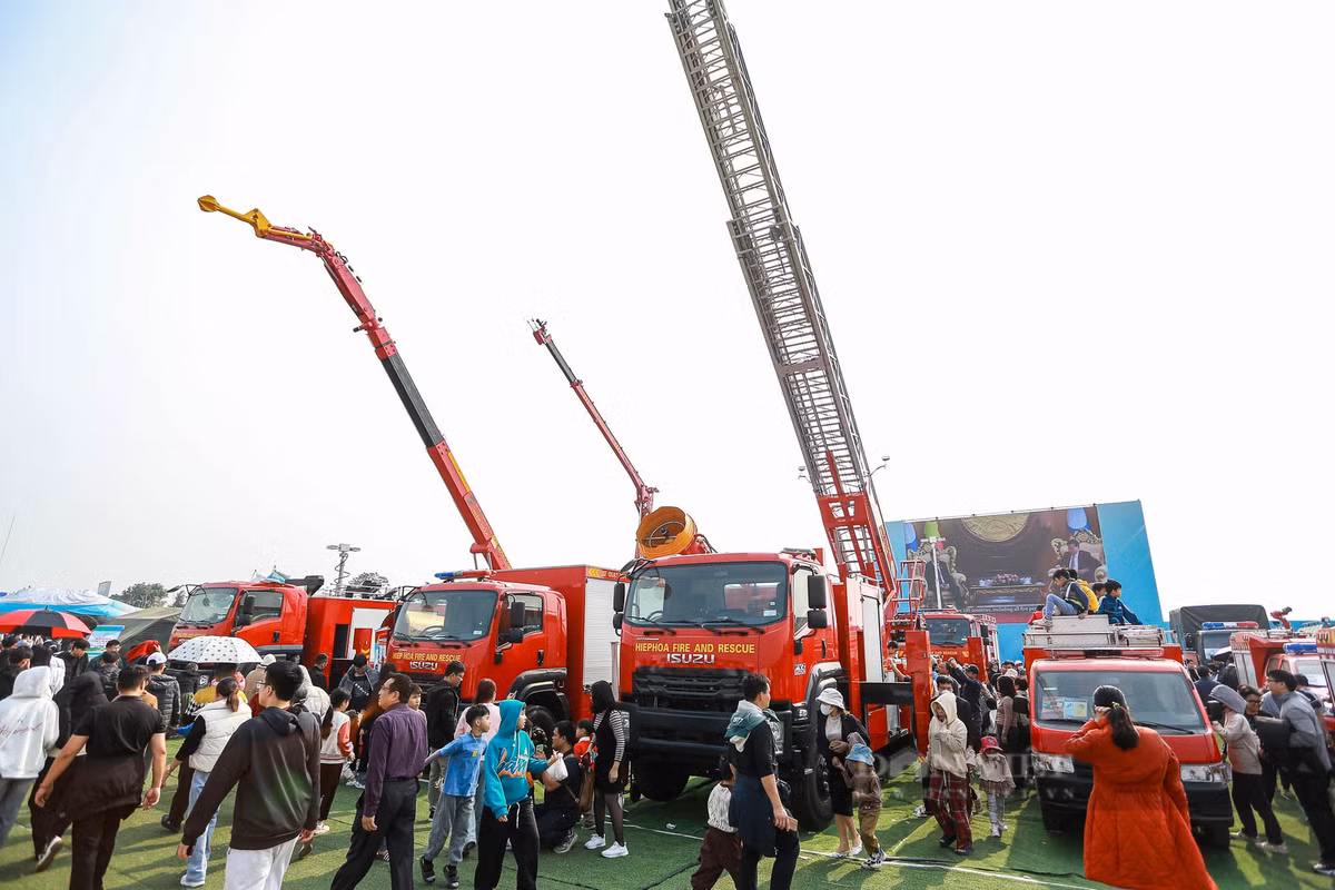 Dàn xe chữa cháy của lực lượng Cảnh sát Phòng cháy chữa cháy và Cứu hộ cứu nạn.