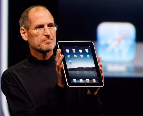  iPad thống trị thế giới máy tính bảng. Thế hệ máy tính bảng iPad của Apple được giới thiệu vào tháng 3/2010 và sau 5 năm hãng này đã bán được hơn 250 triệu thiết bị. Thiết bị này được sử dụng trong vô số ứng dụng và đã trở thành phổ biến trong thế giới kinh doanh và tiêu dùng.