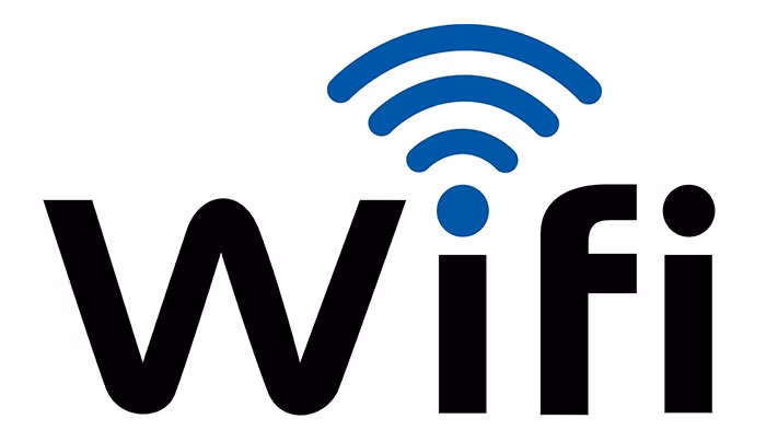  Wi-Fi miễn phí. Năm 1999, khi chuẩn IEEE 802.11b được đổi thên thành “Wi-Fi” (viết tắt của Wireless Fidelity) đã mang đến sự thống nhất của các nhà cung cấp dịch vụ mạng trong việc phát triển kết nối mạng. Cũng ngay trong năm đó, Apple đã phát hành bộ định tuyến “Airport” Wi-Fi và đưa định dạng Wi-Fi vào các thế hệ máy Mac của mình. Sự phổ biến của Internet tốc độ cao cũng khiến Wi-Fi bùng nổ với người dùng cá nhân và trở thành phương thức dễ nhất cho phép nhiều máy tính chia sẻ một đường truy cập băng rộng.