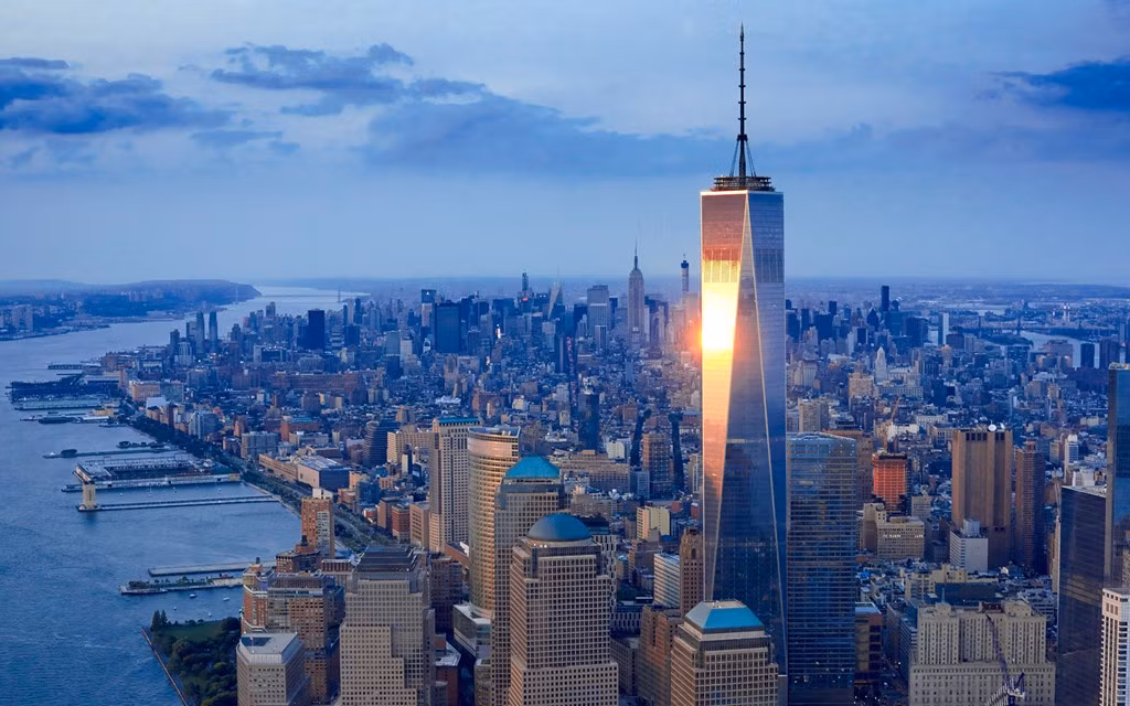  6. Trung tâm thương mại One World, New York, Mỹ (541,3 m): Chiều cao của tòa nhà này tính theo đơn vị bộ (feet) là 1.776, con số biểu tượng cho sự tự do và hồi sinh. Đây là tòa nhà cao nhất khu vực Tây bán cầu, được dựng trên đài tưởng niệm 11/9 ở New York với chi phí 3,9 tỷ USD.