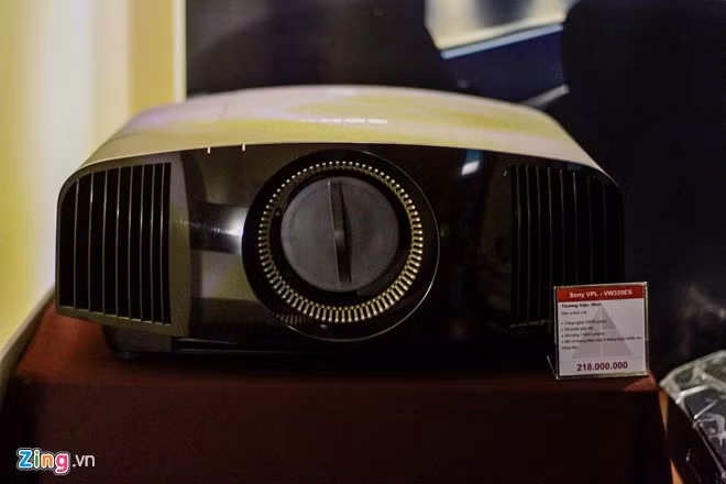 Máy chiếu 4K gía hơn 200 triệu của Sony cũng có mặt tại AV Show "Tri ân".