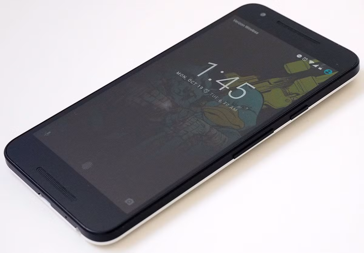  5. Nexus 5X. Nexus 5X là một smartphone đầu bảng mới nhất của Google. Các đối thủ thực sự của 5X chỉ có thể là Nexus 6P và iPhone. Nếu thích dùng Android hơn iOS thì Nexus 5X chắc chắn không khiến bạn thất vọng. Giá bán: 349 USD 