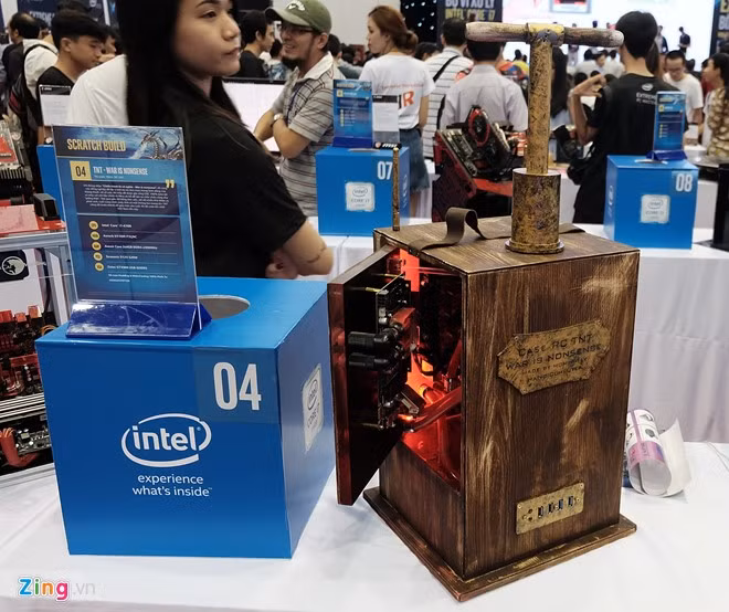 Với thông điệp "Chiến tranh là vô nghĩa", chiếc case độ TNT - War is nonsense được làm thành hình dáng của bộ kích hoạt chất nổ, dùng chất liệu Gỗ và Mica nhằm tạo vẻ ngoài như thật nhưng cũng đảm bảo độ chắc chắn để bảo vệ linh kiện bên trong. Máy dùng chip Intel Core i7, RAM 8GB và VGA Zotac GTX960.