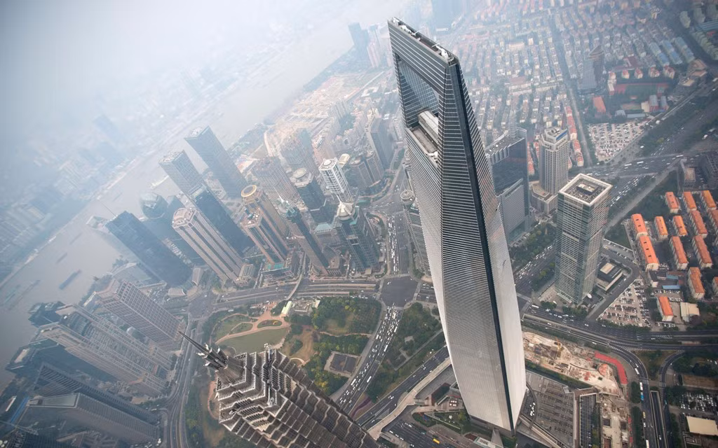  9. Trung tâm tài chính Shanghai World, Thượng Hải, Trung Quốc (492 m): Tòa tháp ấn tượng này được thiết kế theo biểu tượng trời và đất của Trung Quốc (đường lượn tròn và khoảng vuông ở giữa). Nơi đây cũng có khách sạn cao thứ 2 thế giới - Park Hyatt Shanghai.